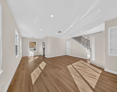 1615 S Adams Street - Photo Thumbnail 3