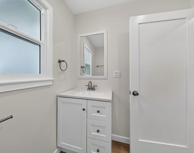 1615 S Adams Street - Photo Thumbnail 9