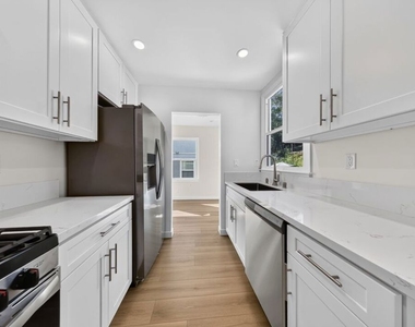 1615 S Adams Street - Photo Thumbnail 8