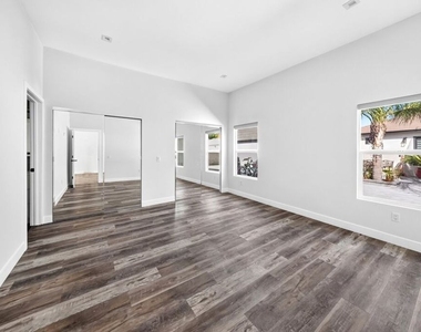 6635 Riverton Avenue - Photo Thumbnail 16