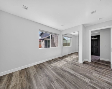 6635 Riverton Avenue - Photo Thumbnail 14