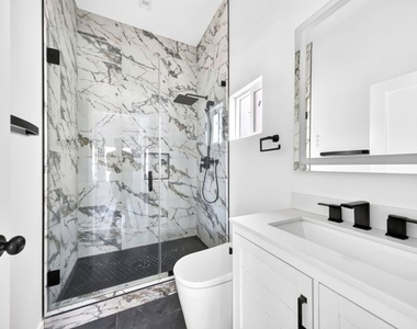 6635 Riverton Avenue - Photo Thumbnail 17