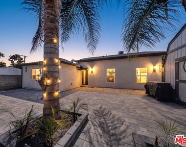 6635 Riverton Avenue - Photo Thumbnail 24