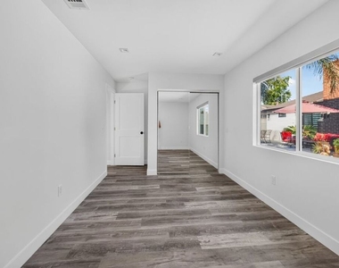 6635 Riverton Avenue - Photo Thumbnail 20