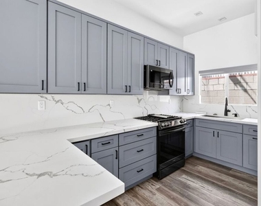 6635 Riverton Avenue - Photo Thumbnail 8