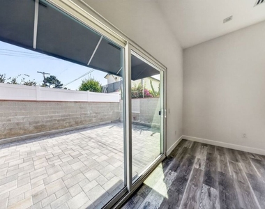 6635 Riverton Avenue - Photo Thumbnail 11