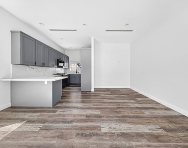 6635 Riverton Avenue - Photo Thumbnail 7
