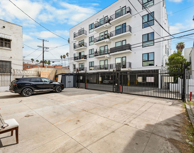 926 S Mariposa Avenue - Photo Thumbnail 21
