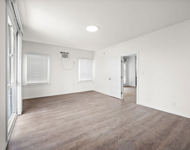 926 S Mariposa Avenue - Photo Thumbnail 15