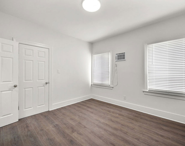926 S Mariposa Avenue - Photo Thumbnail 2
