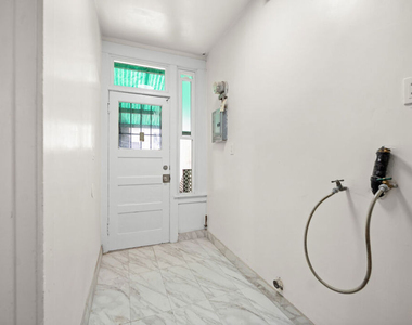 926 S Mariposa Avenue - Photo Thumbnail 10