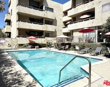 5237 Newcastle Avenue - Photo Thumbnail 45