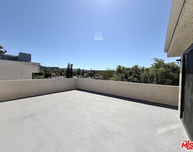 5237 Newcastle Avenue - Photo Thumbnail 44