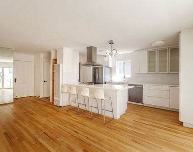 740 N Dillon Street - Photo Thumbnail 2