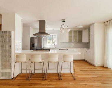 740 N Dillon Street - Photo Thumbnail 5