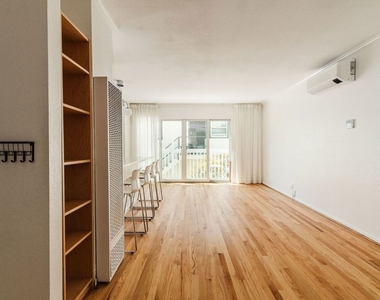740 N Dillon Street - Photo Thumbnail 3