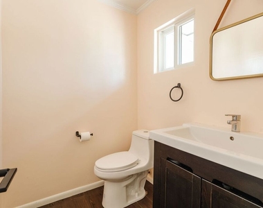 740 N Dillon Street - Photo Thumbnail 12