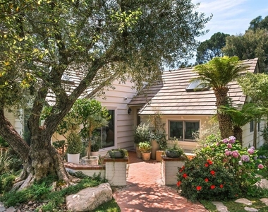 251 N Layton Drive - Photo Thumbnail 2