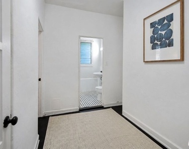 1201 N Crescent Heights Boulevard - Photo Thumbnail 7