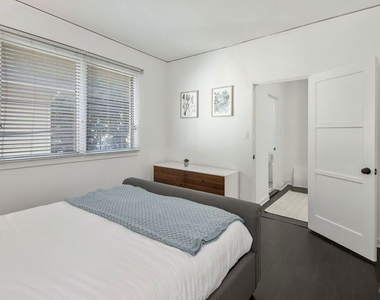 1201 N Crescent Heights Boulevard - Photo Thumbnail 9