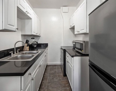 1201 N Crescent Heights Boulevard - Photo Thumbnail 4