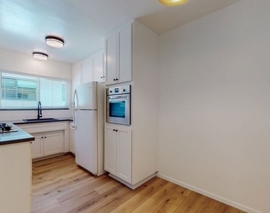 1833 Manning Avenue - Photo Thumbnail 10