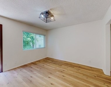 1833 Manning Avenue - Photo Thumbnail 17