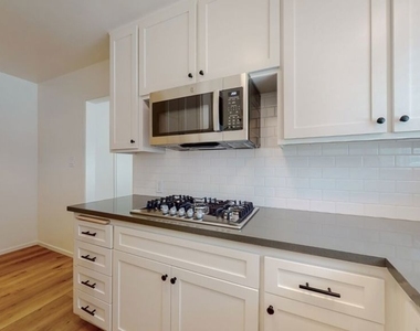 1833 Manning Avenue - Photo Thumbnail 12