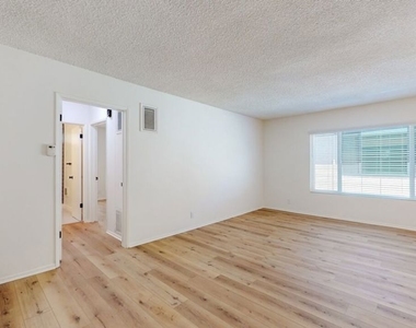 1833 Manning Avenue - Photo Thumbnail 2