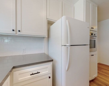 1833 Manning Avenue - Photo Thumbnail 13
