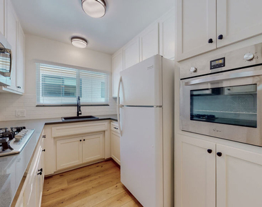1833 Manning Avenue - Photo Thumbnail 1