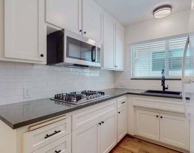 1833 Manning Avenue - Photo Thumbnail 11
