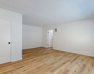 1833 Manning Avenue - Photo Thumbnail 4