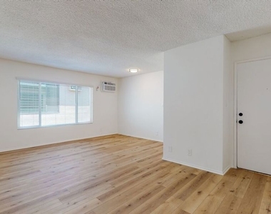 1833 Manning Avenue - Photo Thumbnail 3
