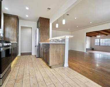 2523 Pergl Street - Photo Thumbnail 5