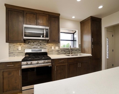 2523 Pergl Street - Photo Thumbnail 4