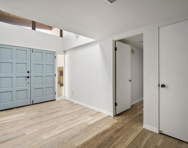 5532 Soderblom Ct - Photo Thumbnail 6