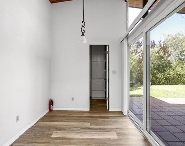 5532 Soderblom Ct - Photo Thumbnail 10