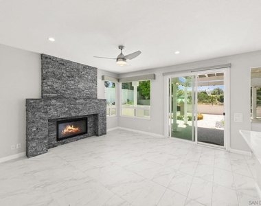 1068 Pacific Hill St - Photo Thumbnail 19
