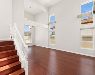 1068 Pacific Hill St - Photo Thumbnail 10