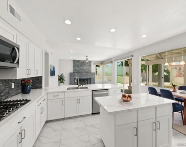 1068 Pacific Hill St - Photo Thumbnail 15