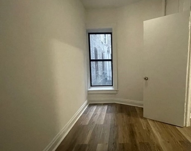 East 76th Street - Photo Thumbnail 2