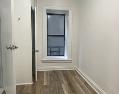 East 76th Street - Photo Thumbnail 5