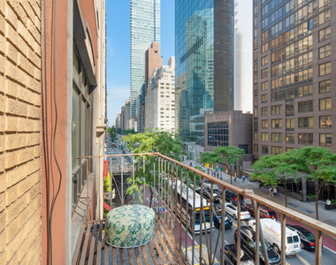 East 57th Street - Photo Thumbnail 3