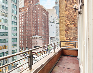 East 57th Street - Photo Thumbnail 7