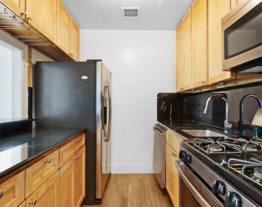East 57th Street - Photo Thumbnail 1