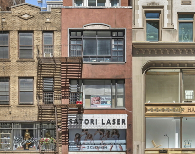 East 57th Street - Photo Thumbnail 11
