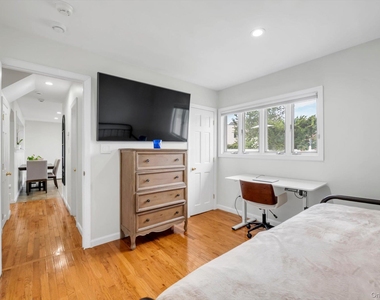 1055 Jefferson Street - Photo Thumbnail 9