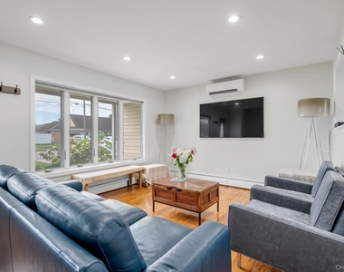 1055 Jefferson Street - Photo Thumbnail 2