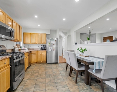 1055 Jefferson Street - Photo Thumbnail 4